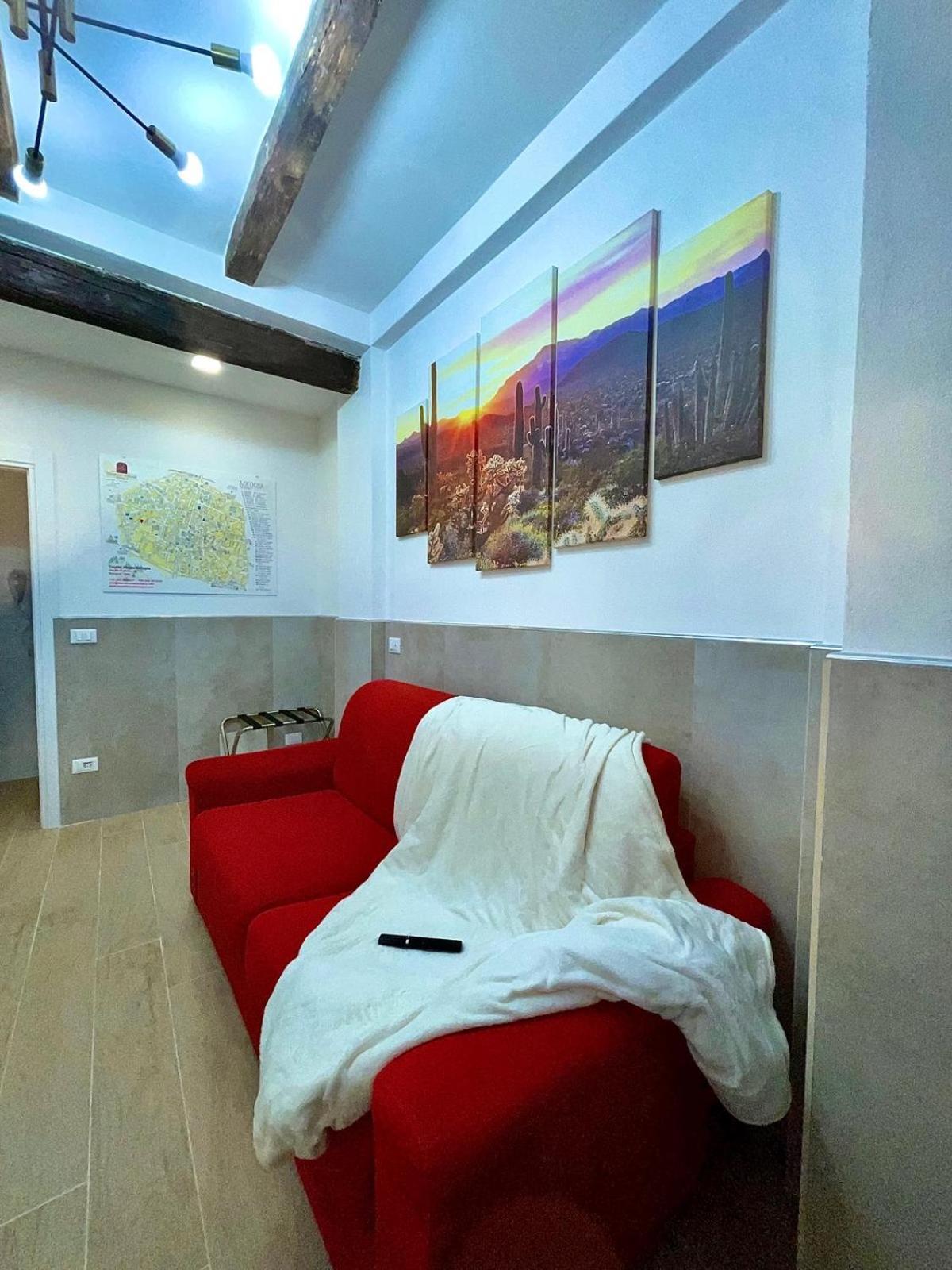 Апартаменты 50 Tourist House Bologna - Pratello - Self Check-In Экстерьер фото