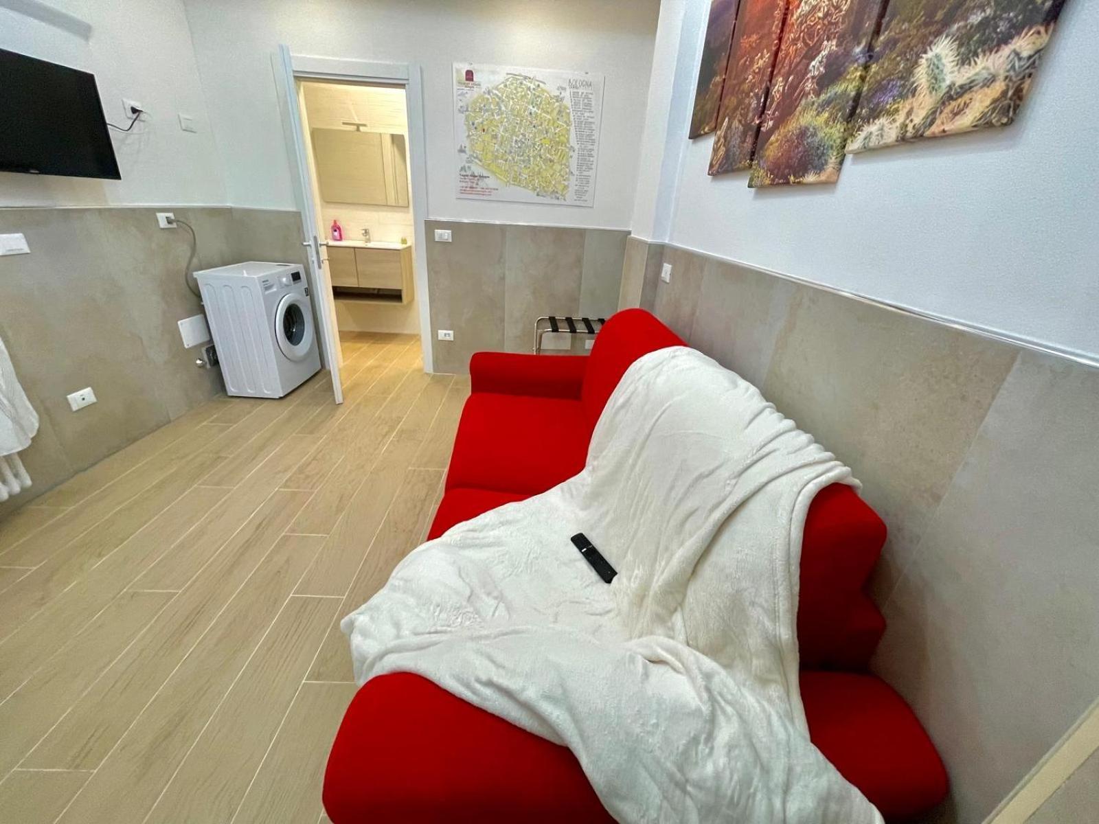Апартаменты 50 Tourist House Bologna - Pratello - Self Check-In Экстерьер фото